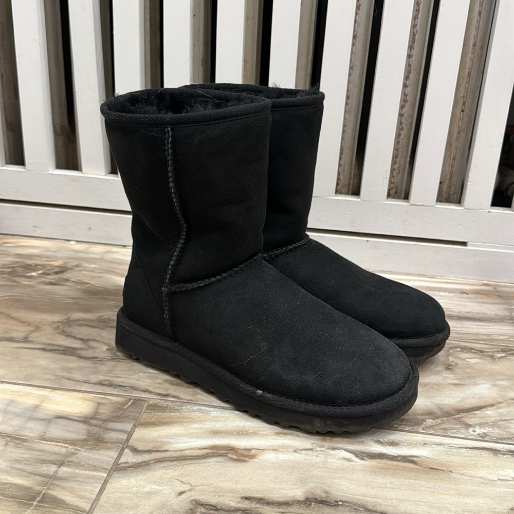 Ugg Boots - Picture 2 of 6